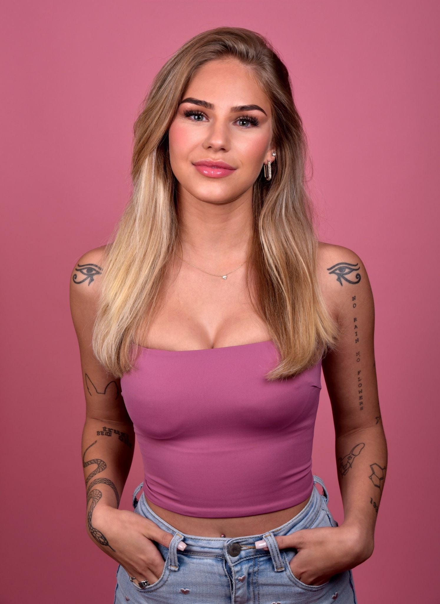 KYARA NOOIJEN (MODEL)